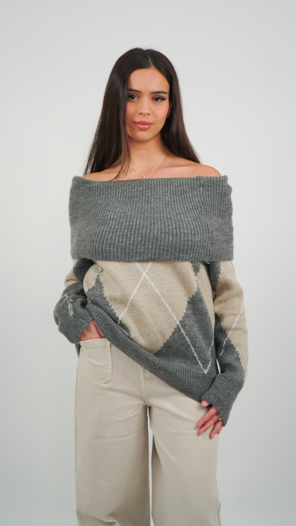 PULL FEMME À COL BATEAU GRIS À MOTIF LOSANGE