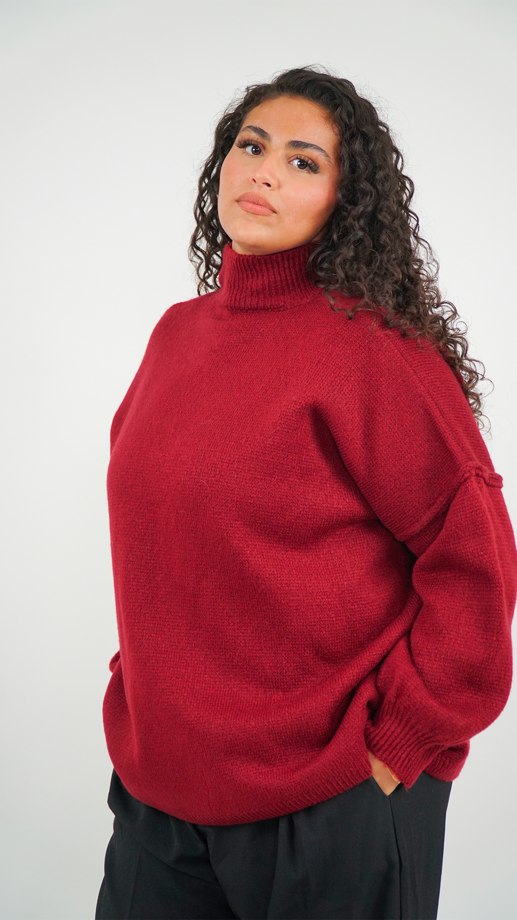 PULL FEMME BORDEAUX À COL MONTANT OVERSIZE
