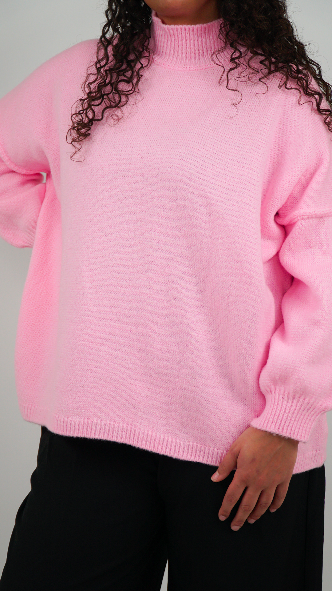 PULL FEMME ROSE À COL MONTANT OVERSIZE