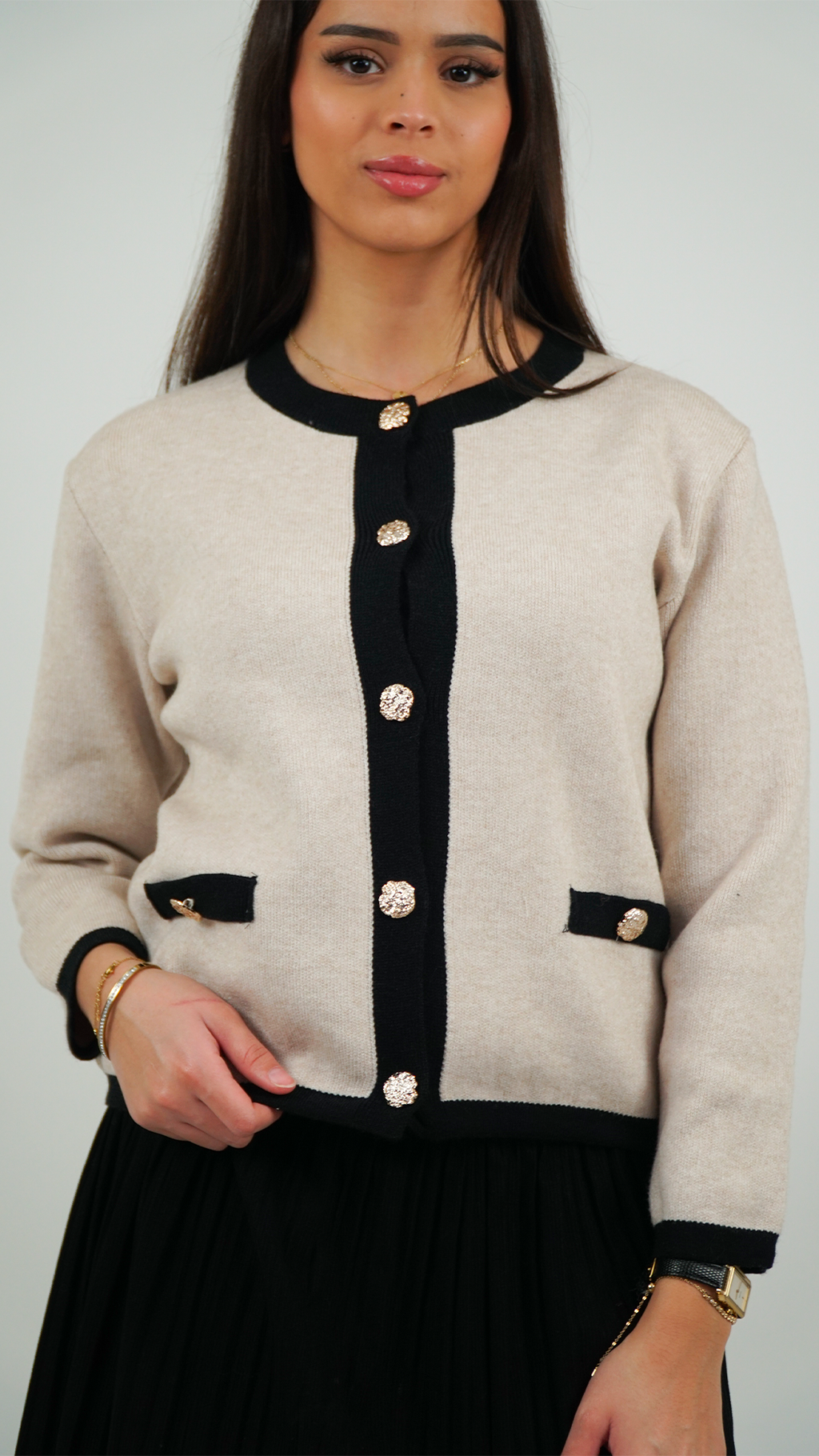 GILET FEMME ÉLÉGANT BEIGE ET NOIR À BOUTONS DORÉS