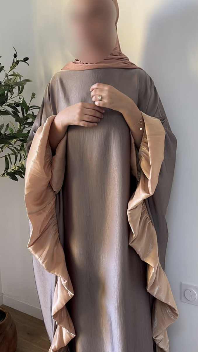Abaya NOUR - Robe Longue Taupe à Volants Moutarde