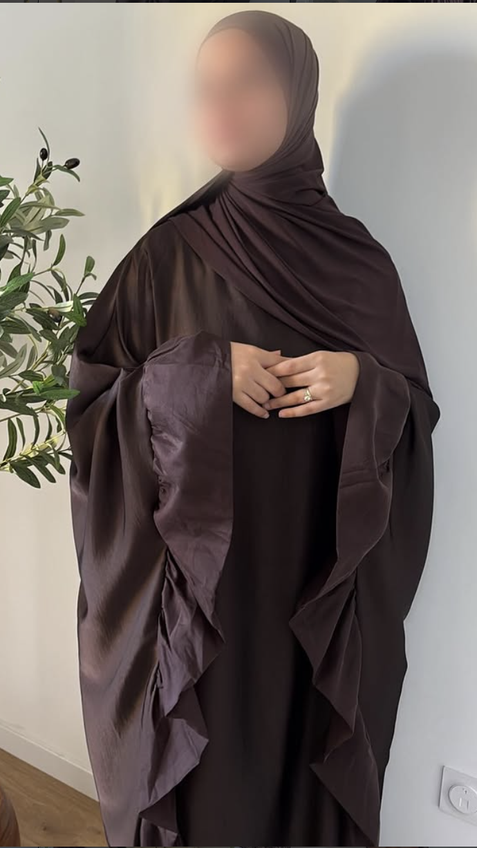 Abaya "LUNA" - Robe Longue Satinée Chocolat à Manches Volantées