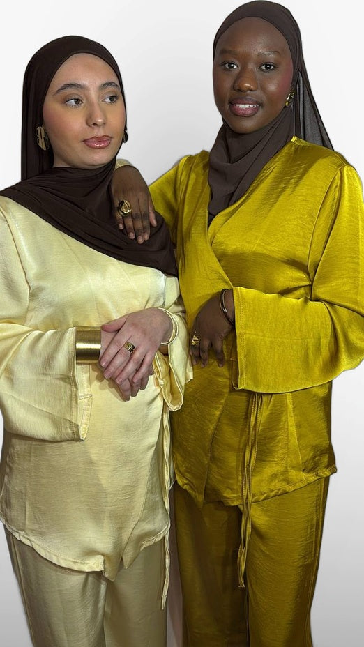 L'Ensemble Satiné Signature – Jaune Moutarde