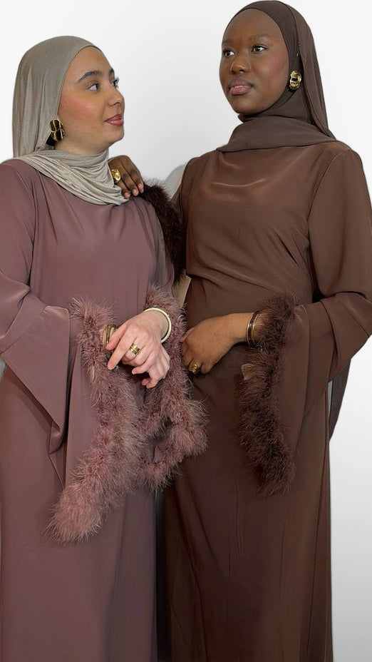 L'Abaya Ornée de Plumes – Mauve Chocolat