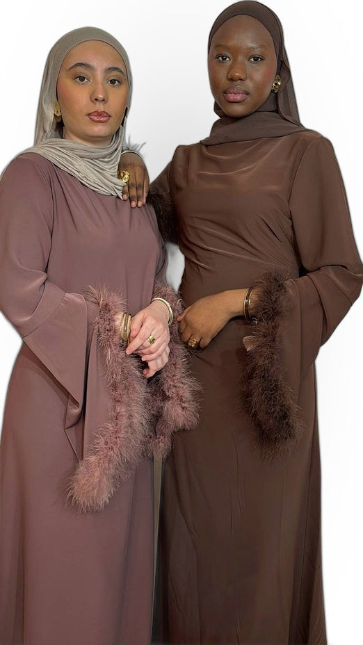 L'Abaya Ornée de Plumes – Chocolat