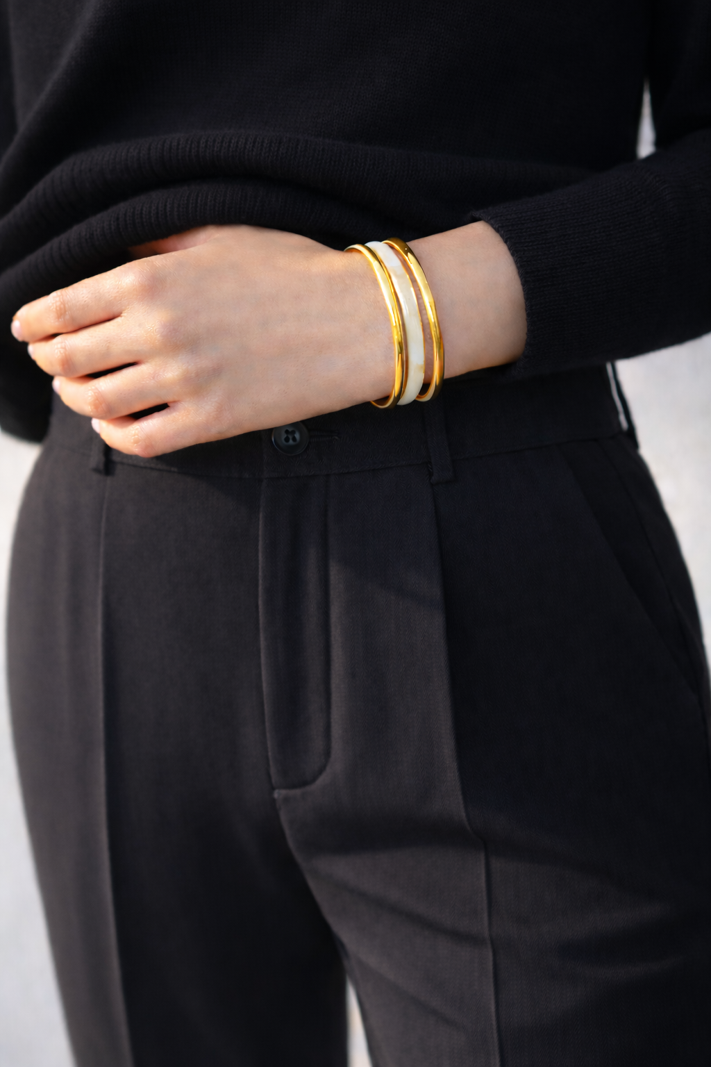 Bracelet jonc doré femme Bijou fin et élégant au style moderne