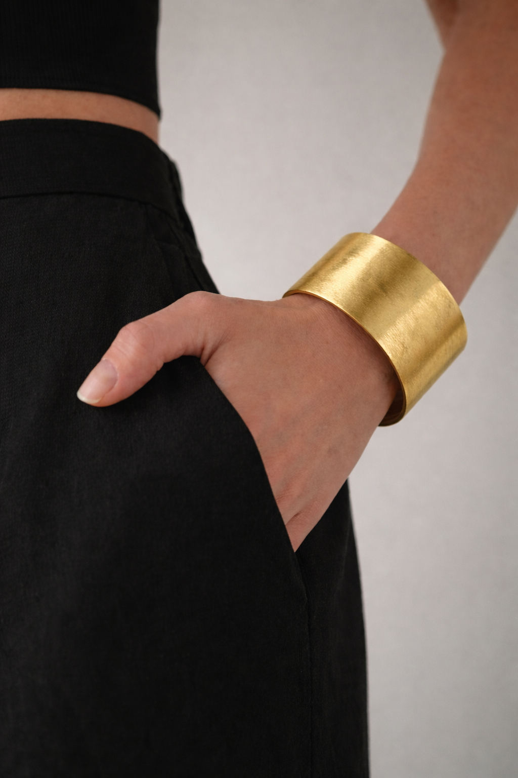 Bracelet manchette doré femme design moderne