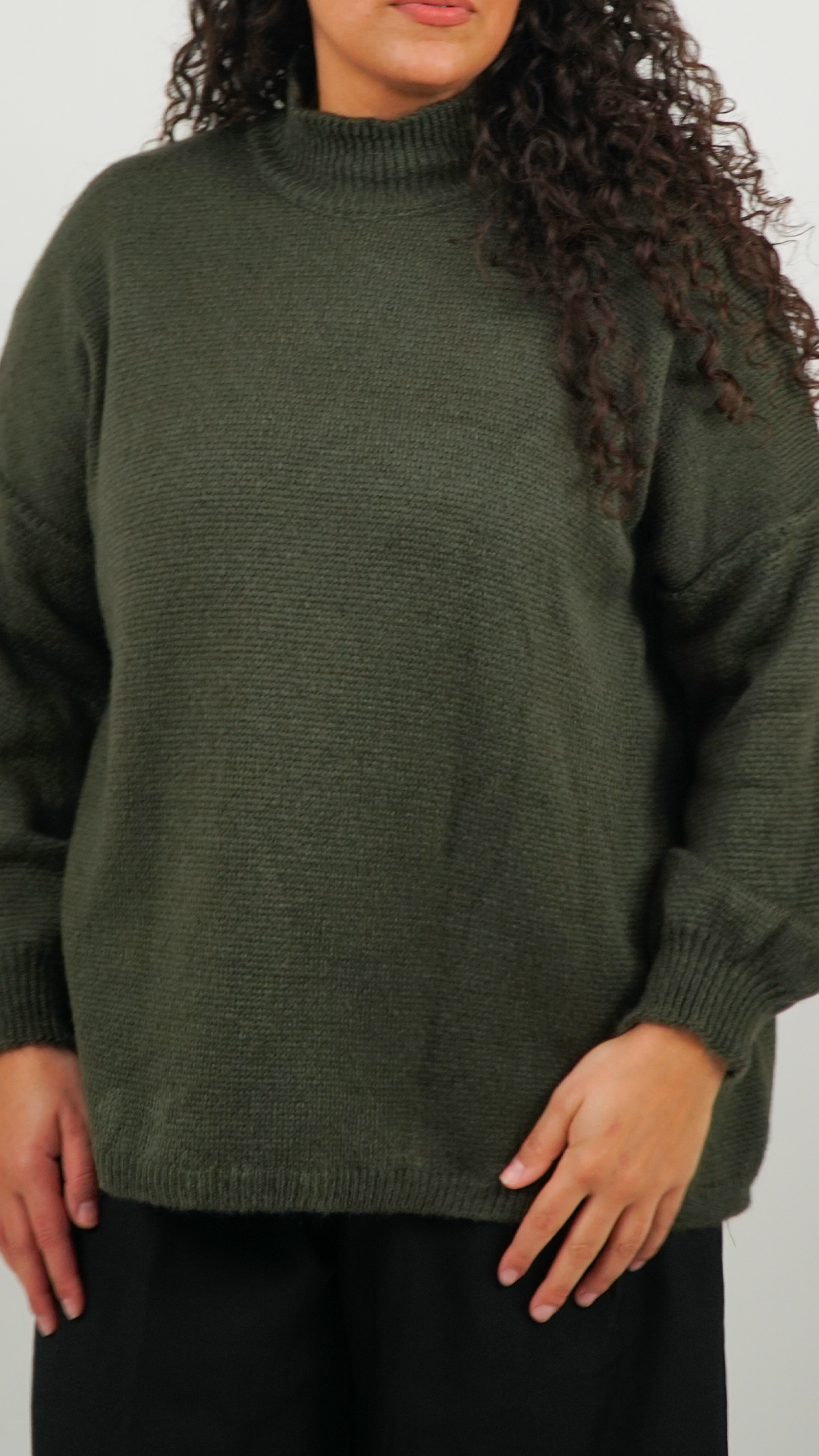 PULL FEMME VERT À COL MONTANT OVERSIZE