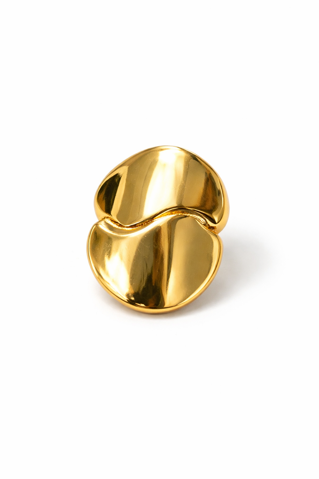 Boucle d’oreille dorée femme au design moderne