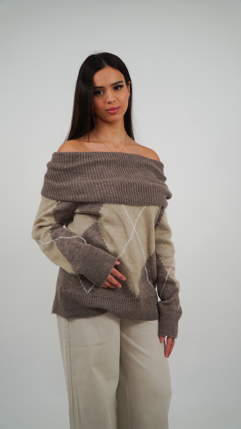 PULL FEMME À COL BATEAU BEIGE À MOTIF LOSANGE