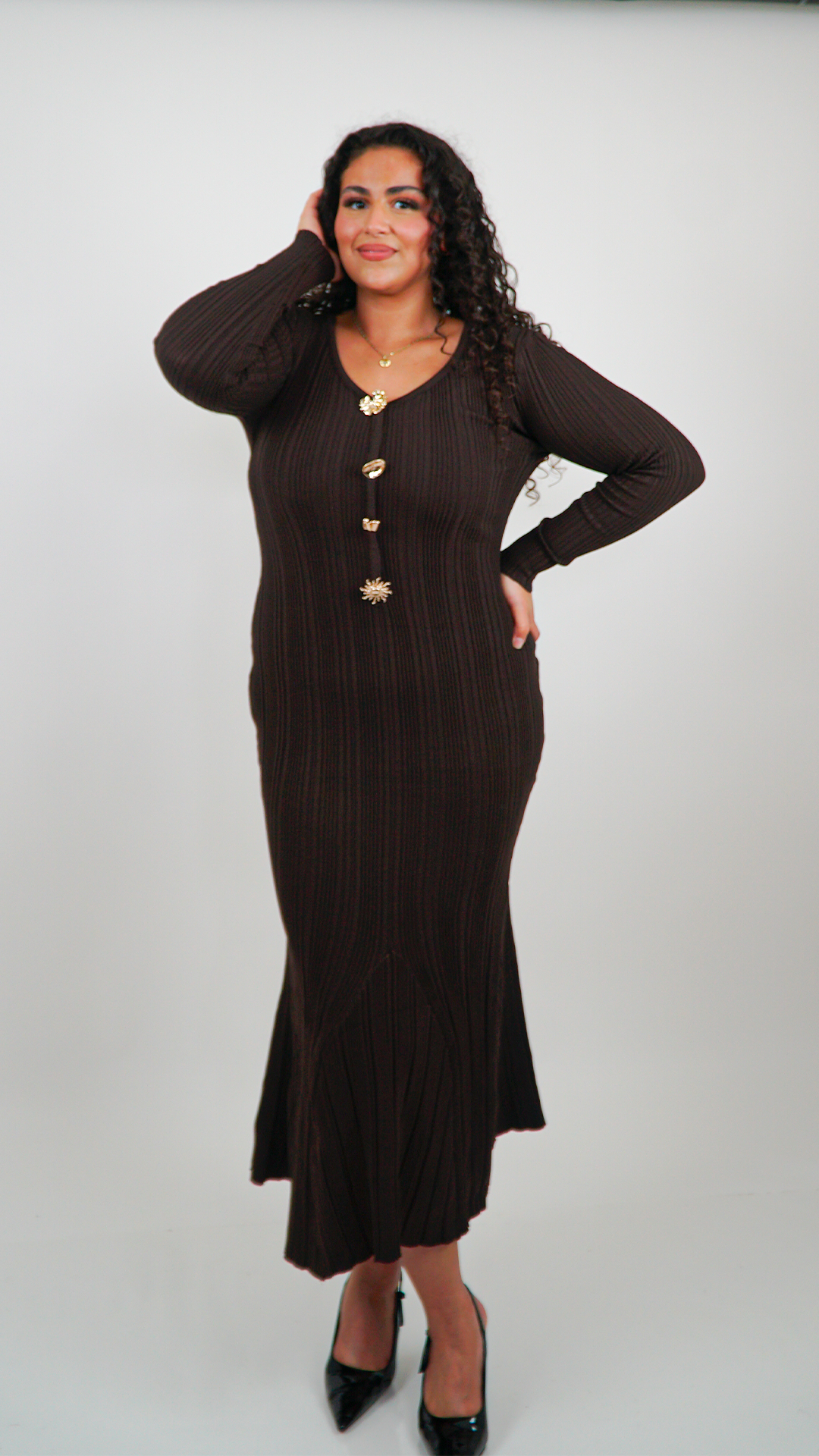 ROBE LONGUE CÔTELÉE MARRON À BOUTONS